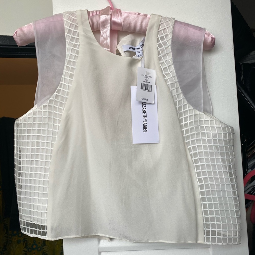 Super cute Elizabeth & James crop top NWT